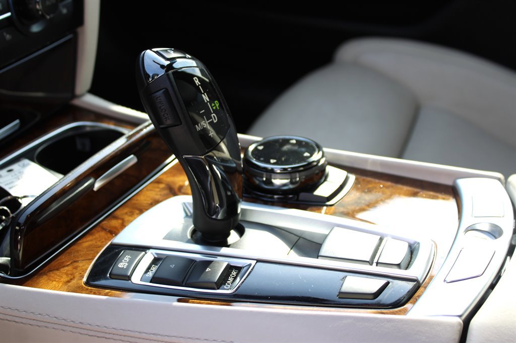 Used 2014 BMW 750Li RWD image 26