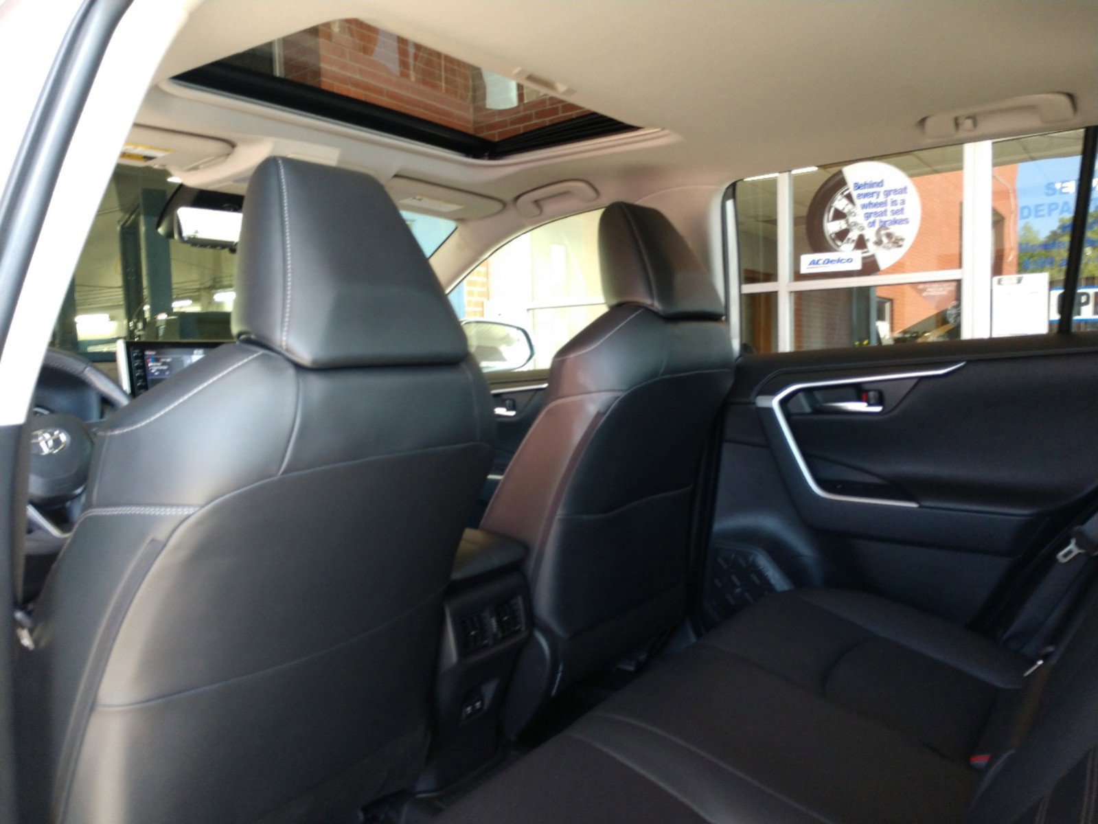 Used 2019 Toyota RAV4 Limited image 13