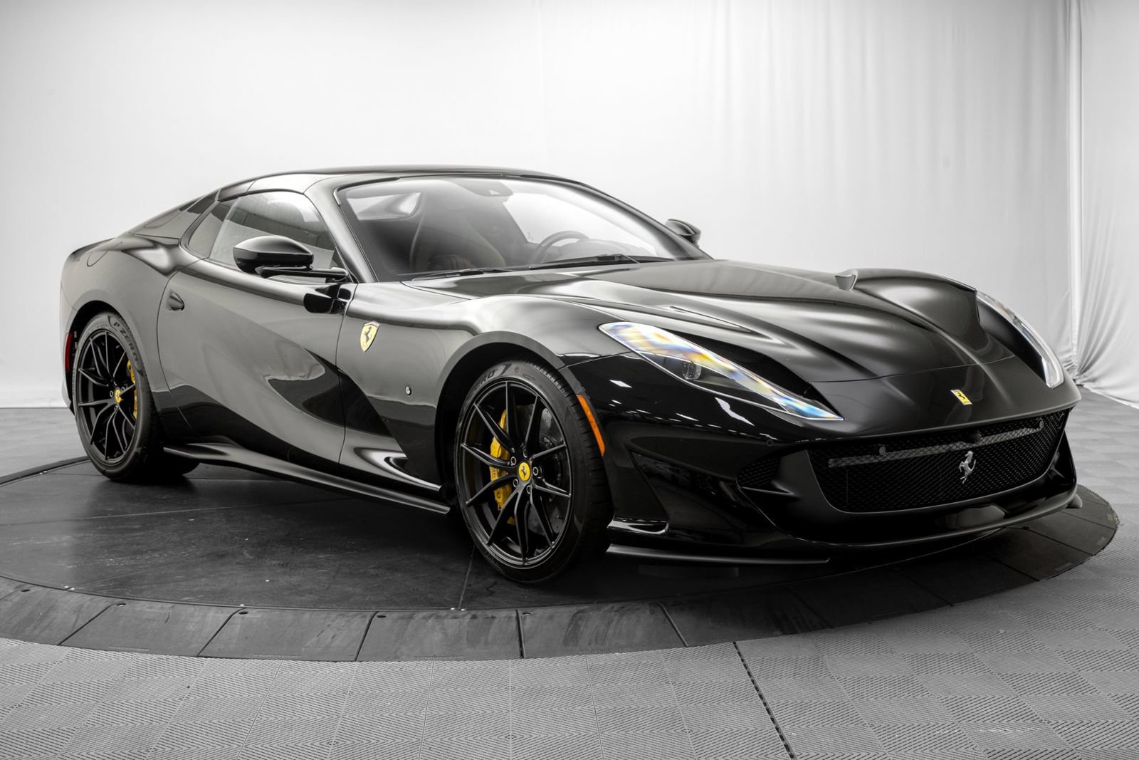 Used 2022 Ferrari 812 GTS RWD image 9