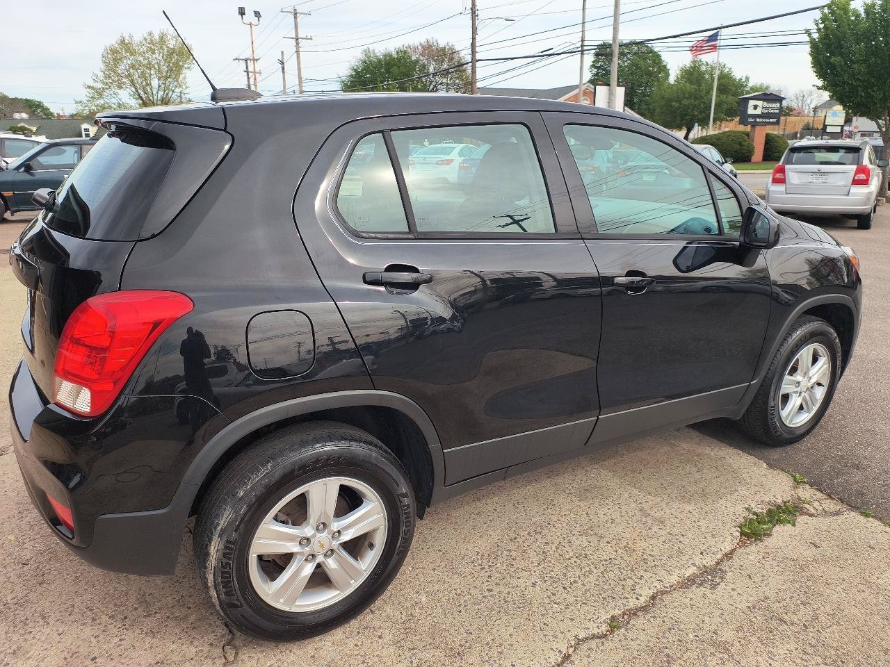 Used 2020 Chevrolet Trax LS AWD/4WD image 18