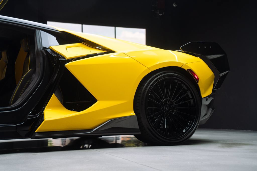 Used 2024 Lamborghini Revuelto AWD/4WD image 29