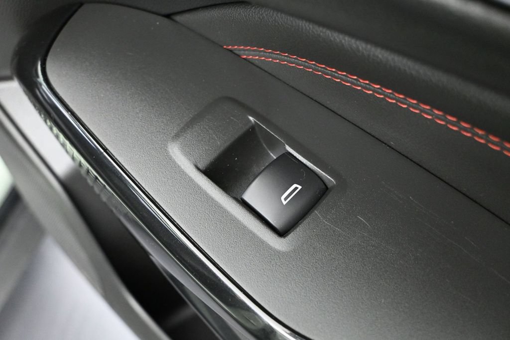 Used 2024 Chevrolet Trax RS w/ Sunroof Package FWD image 36