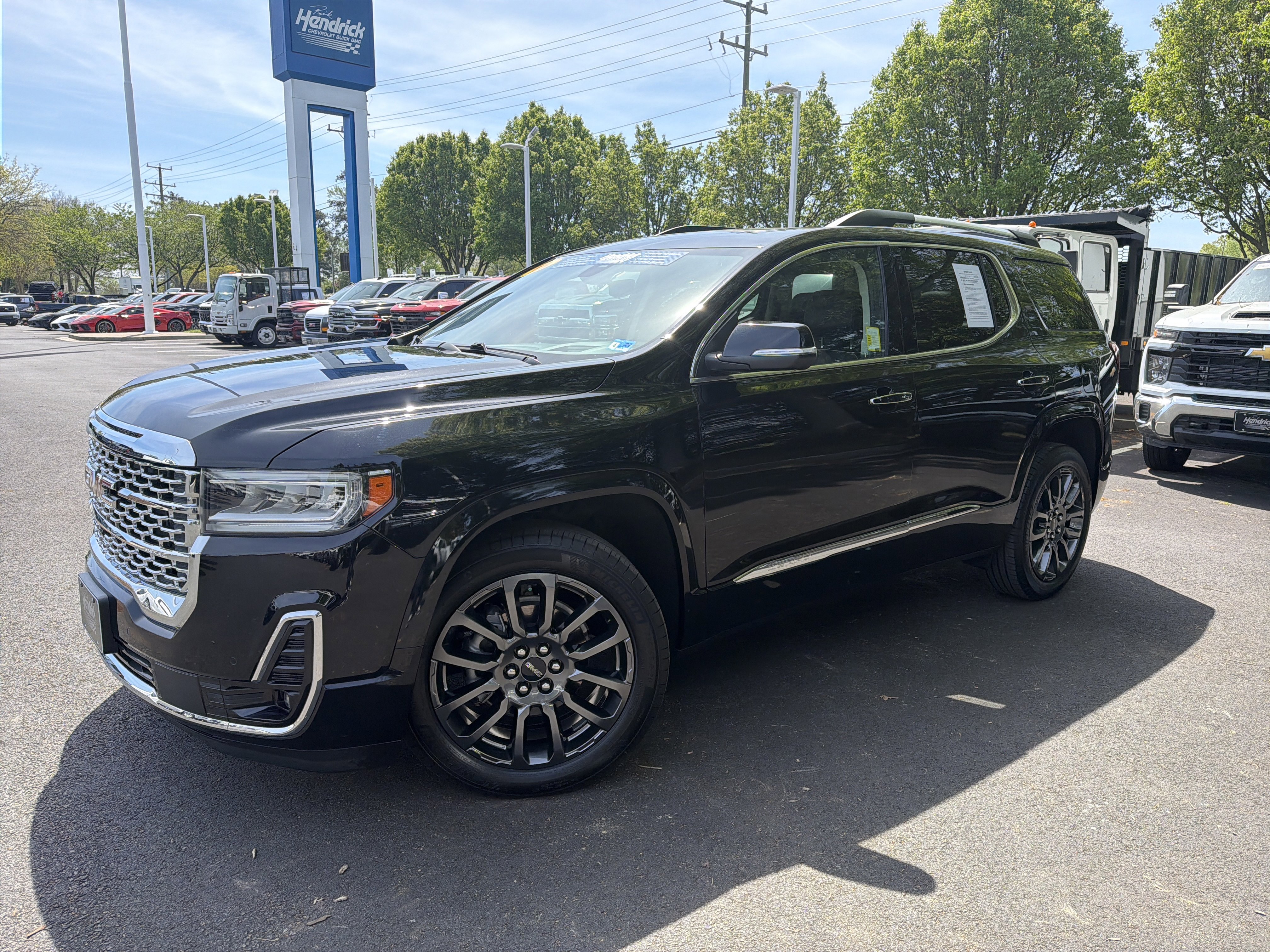 Used 2023 GMC Acadia Denali w/ Black Diamond Edition image 5