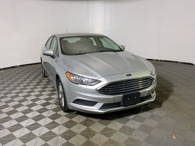 Used 2017 Ford Fusion SE w/ Fusion SE Technology Package image 6