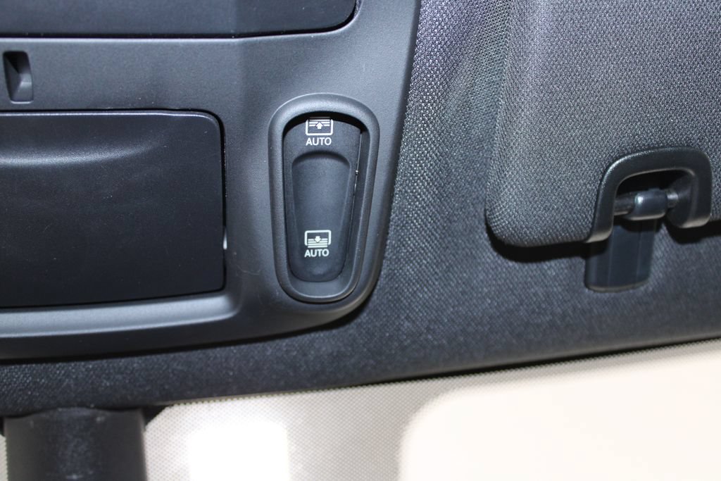Used 2025 Chrysler Pacifica Limited FWD image 50