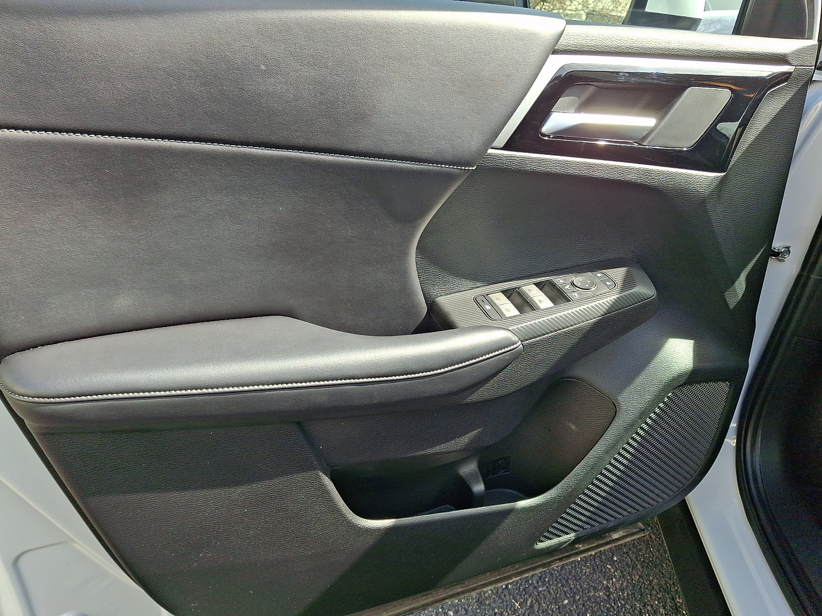 Used 2024 Mitsubishi Outlander SE image 12