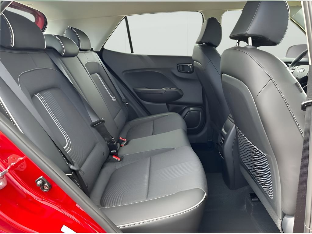 Used 2024 Hyundai Venue Limited image 25