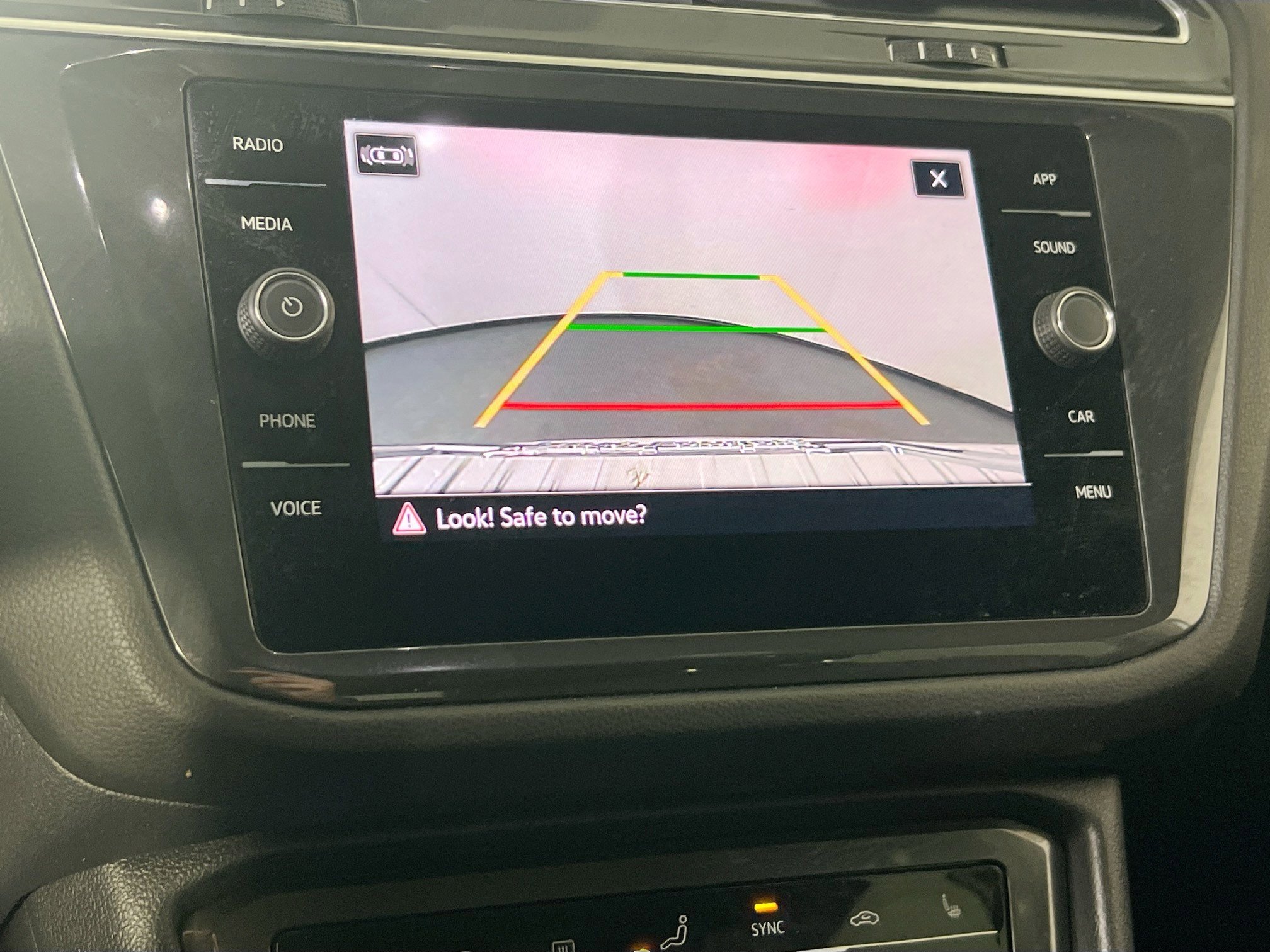Used 2022 Volkswagen Tiguan SE AWD/4WD image 13