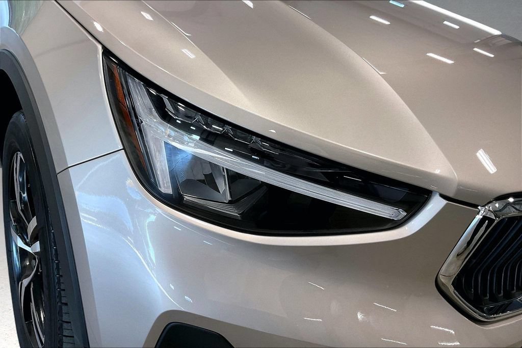 Certified 2023 Volvo XC40 B5 Core w/ Convenience Package AWD/4WD image 32