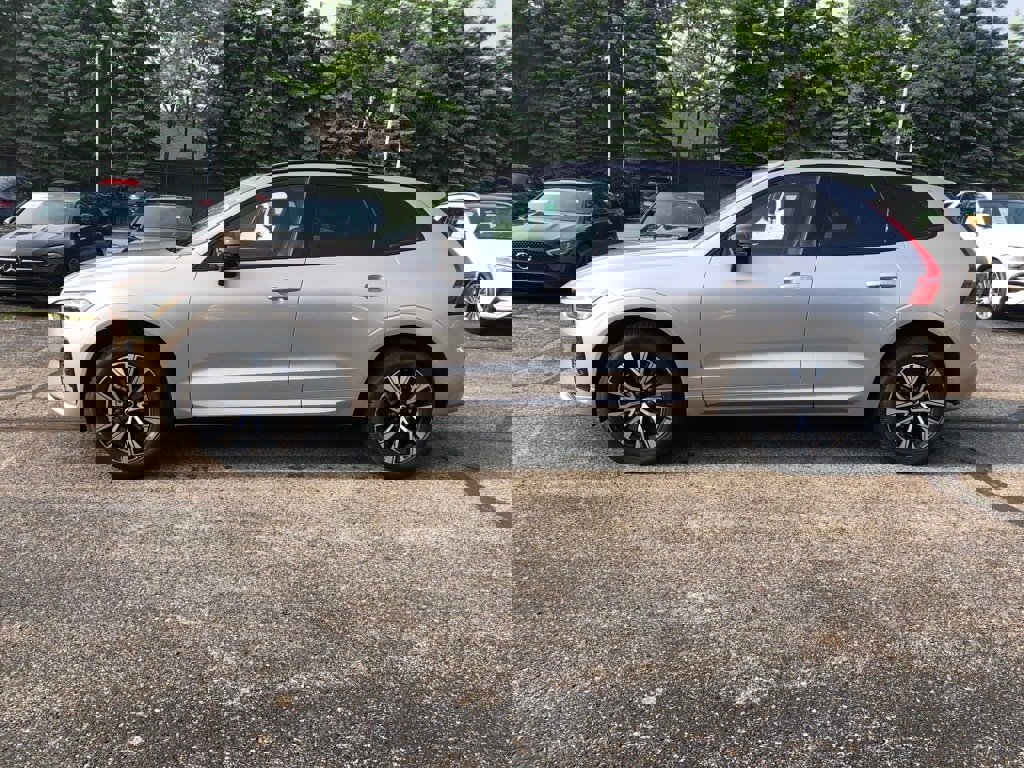 New 2025 Volvo XC60 B5 Core w/ Protection Package Premier image 7