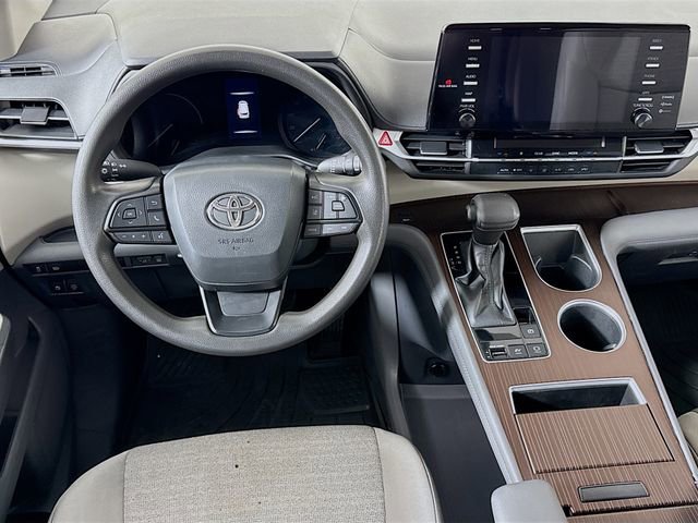 Used 2022 Toyota Sienna LE image 21