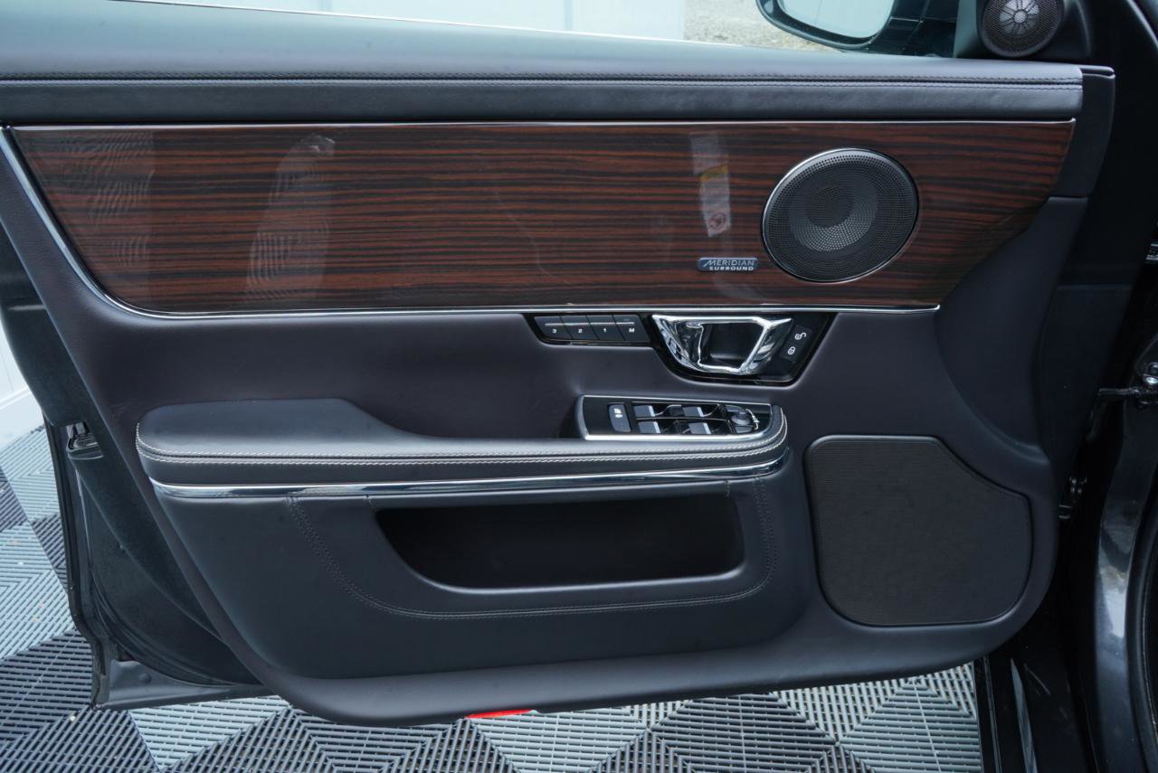 Used 2015 Jaguar XJ L Portfolio AWD/4WD image 16