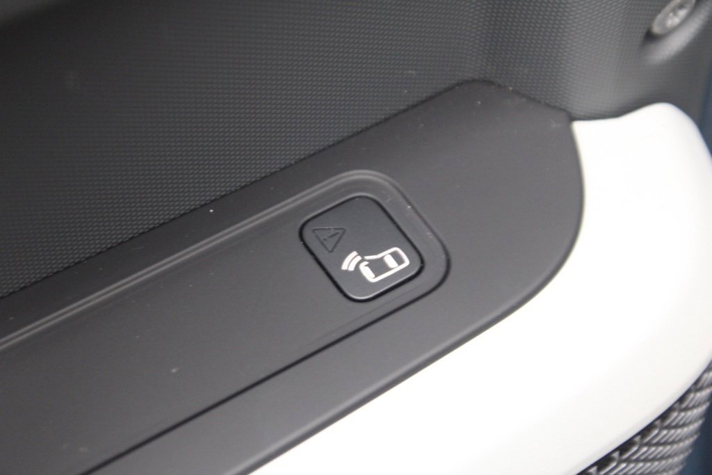 Used 2022 Land Rover Defender 110 X-Dynamic SE image 26