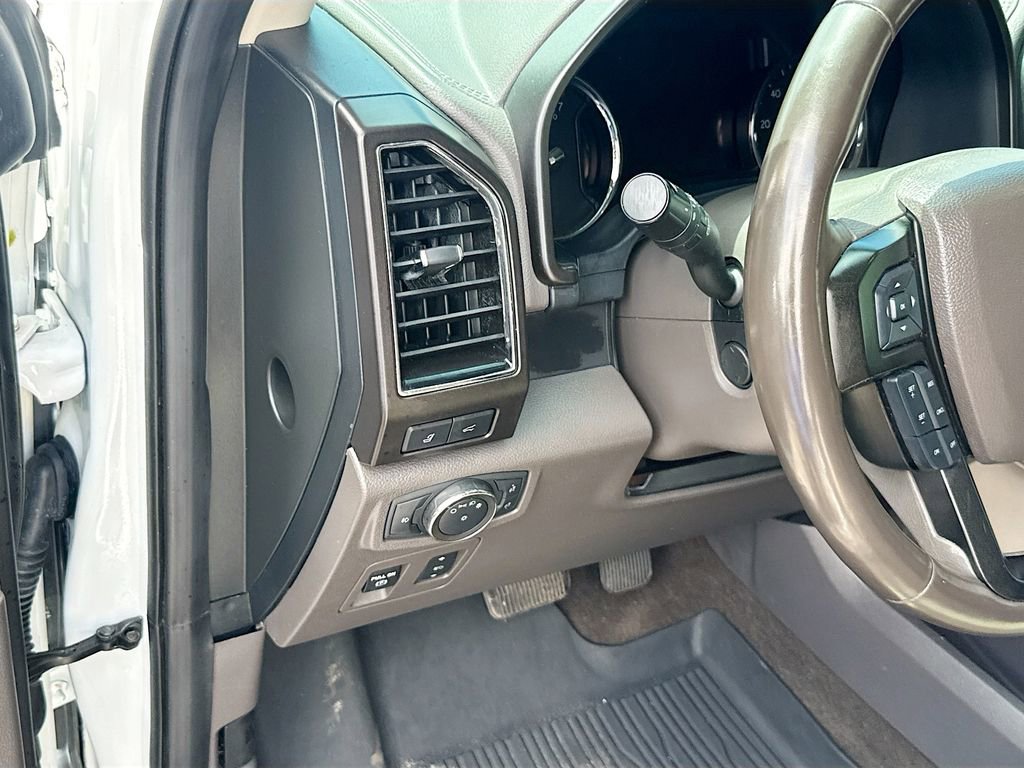 Used 2020 Ford Expedition Limited image 11