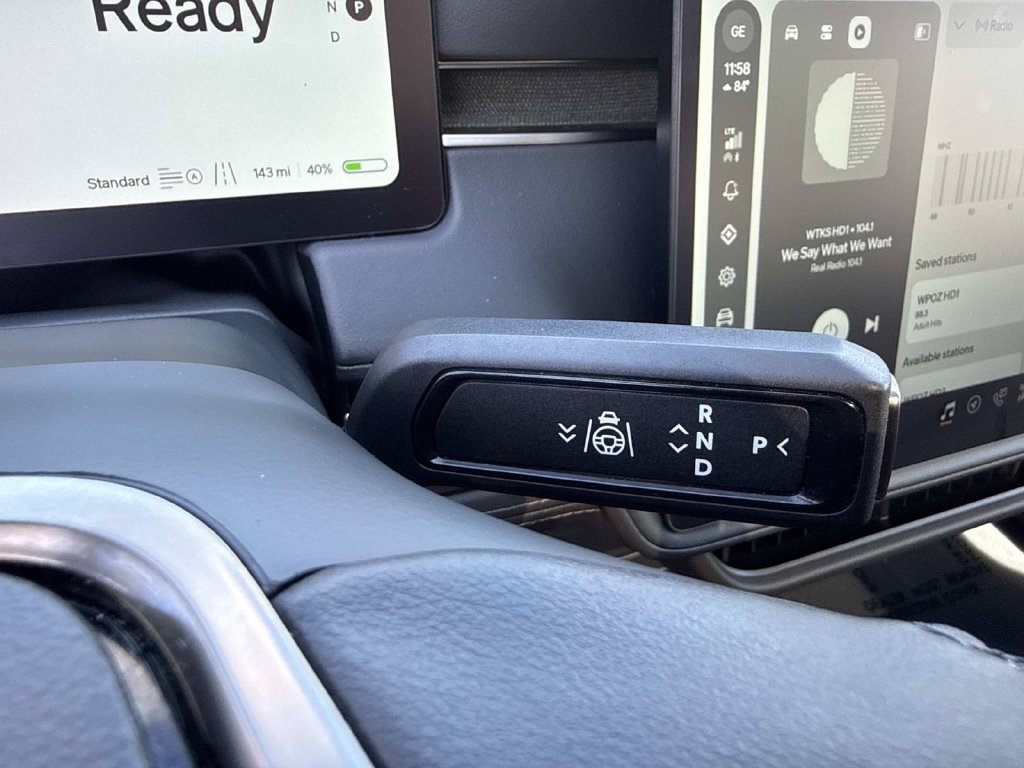 Used 2024 Rivian R1S Adventure Dual AWD/4WD image 35