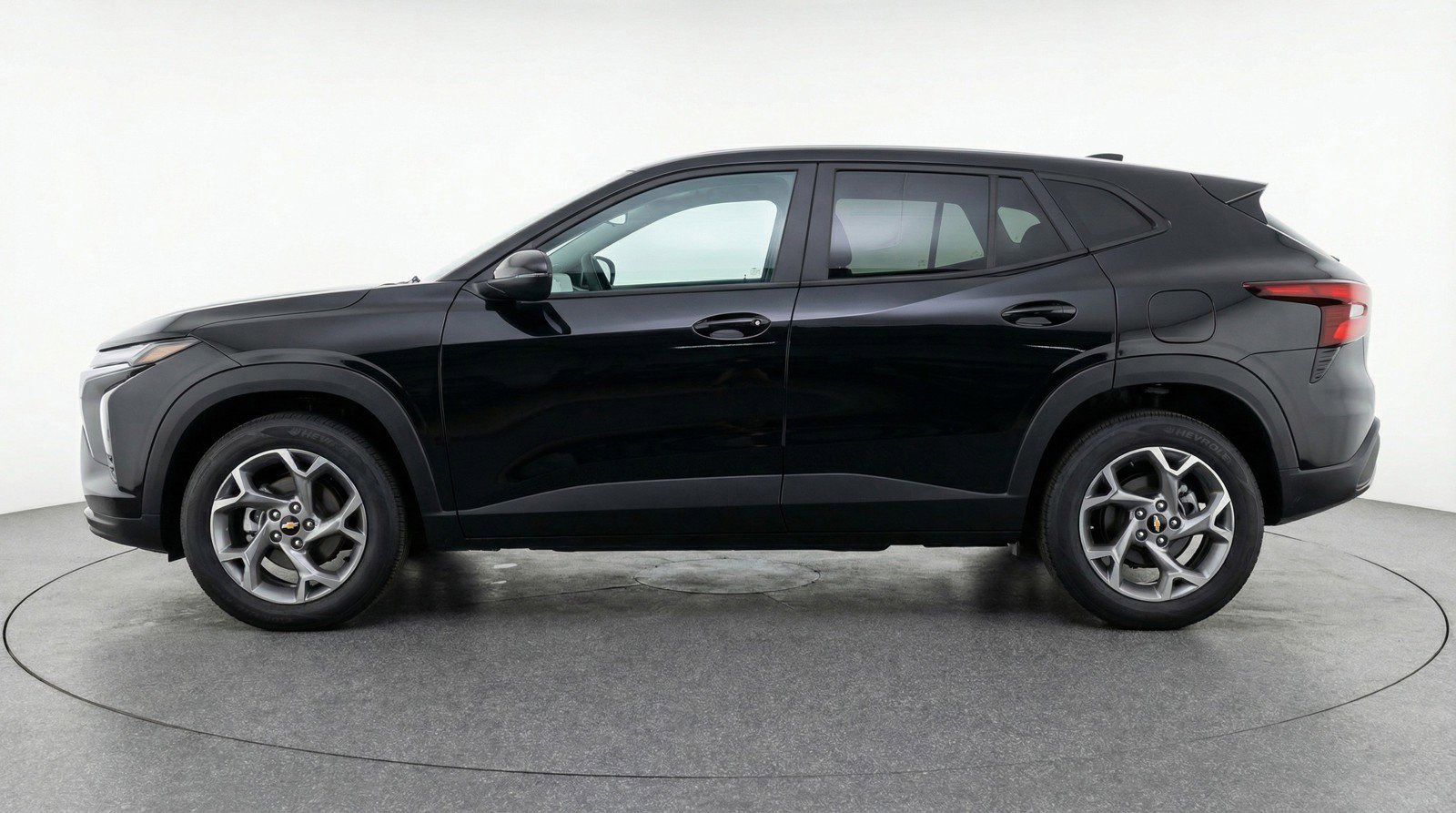 Used 2025 Chevrolet Trax LT FWD image 5