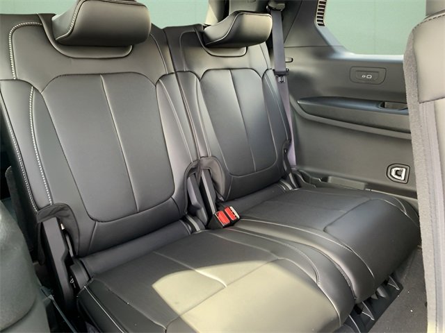 New 2025 Jeep Grand Cherokee L Limited w/ Luxury Tech Group II image 38