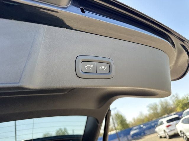 Certified 2025 Volvo XC40 B5 Core w/ Protection Package Premier AWD/4WD image 8