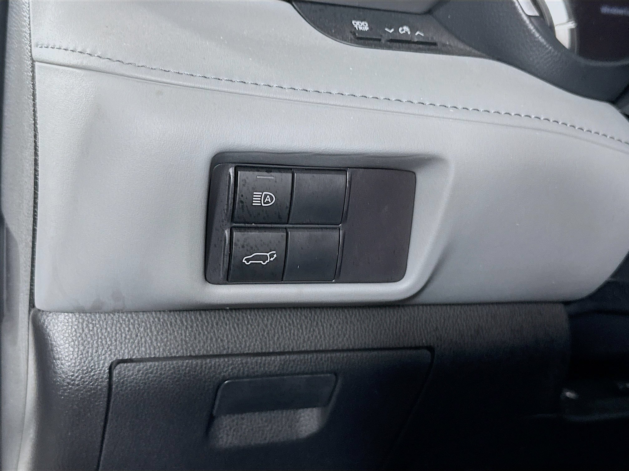 Used 2023 Toyota Highlander XLE AWD/4WD image 11