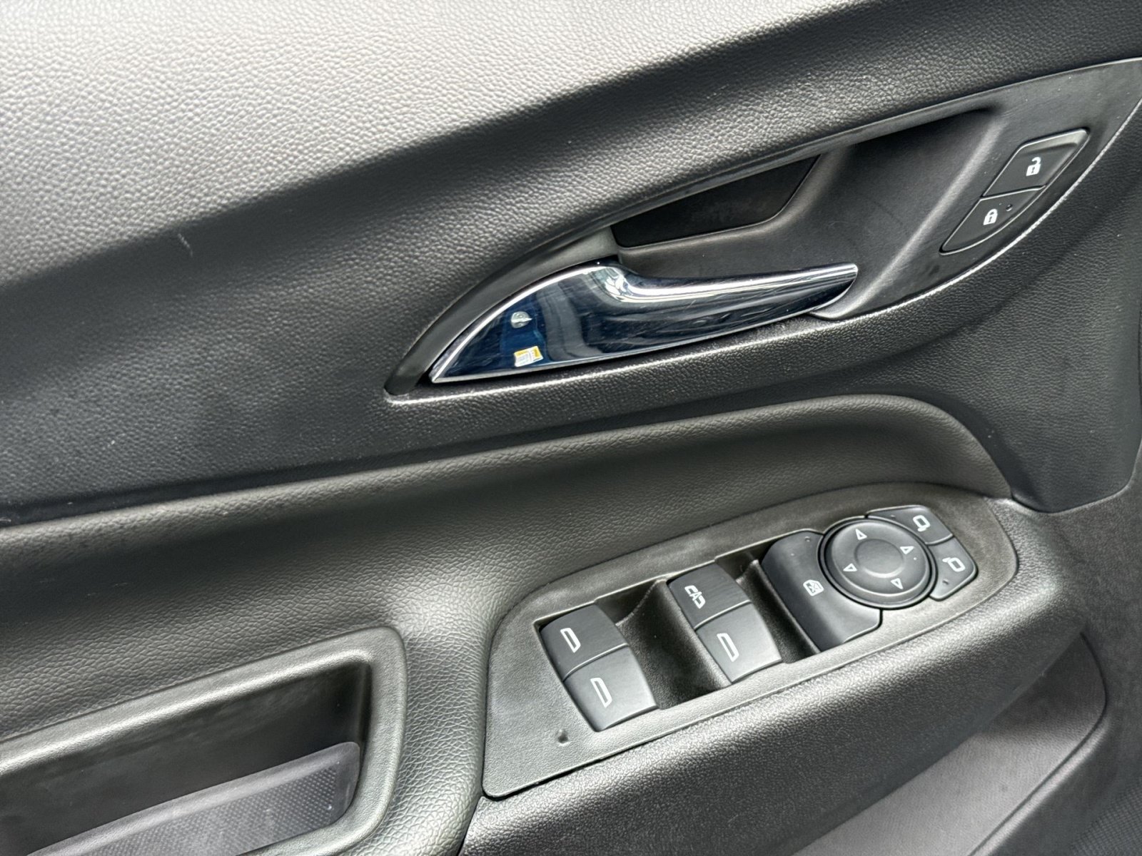 Used 2021 Chevrolet Equinox LT FWD image 16