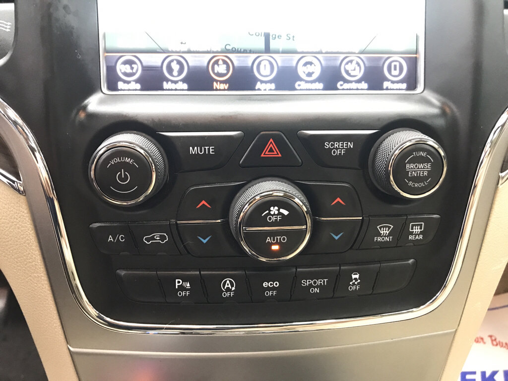 Used 2018 Jeep Grand Cherokee Overland AWD/4WD image 13