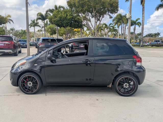 Used 2010 Toyota Yaris 2-Door Hatchback image 8