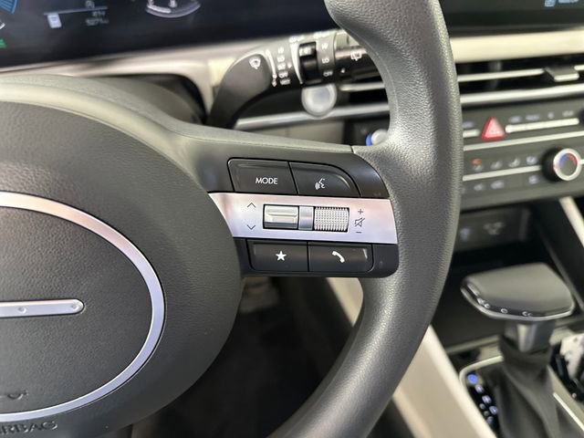 Used 2025 Hyundai Tucson SE AWD/4WD image 16