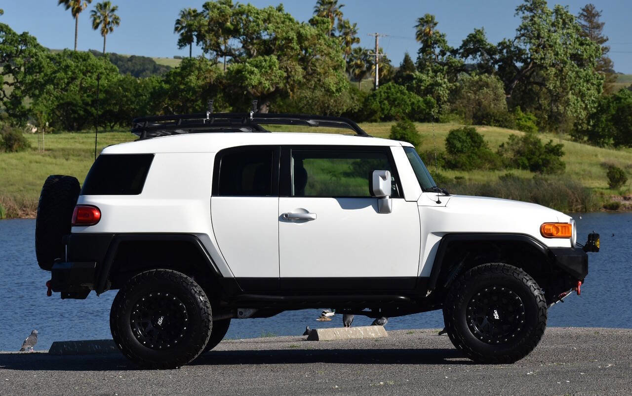 Used 2010 Toyota FJ Cruiser 4WD image 28