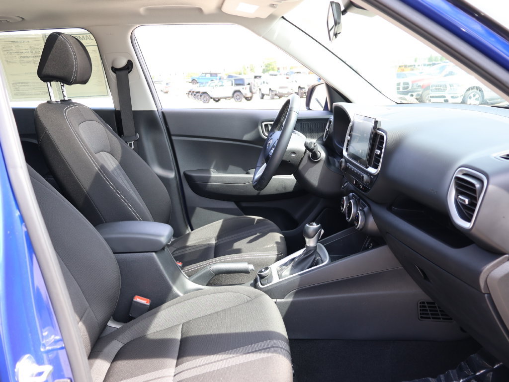 Used 2025 Hyundai Venue SEL FWD image 8