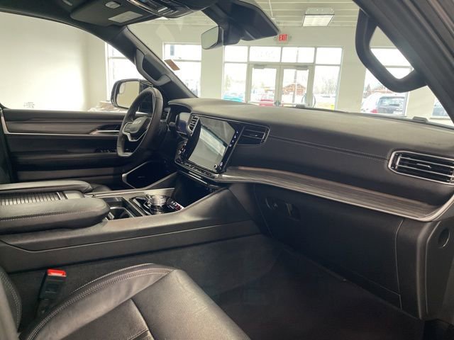 Used 2024 Jeep Wagoneer L Series II w/ Flexible Seating Group image 30