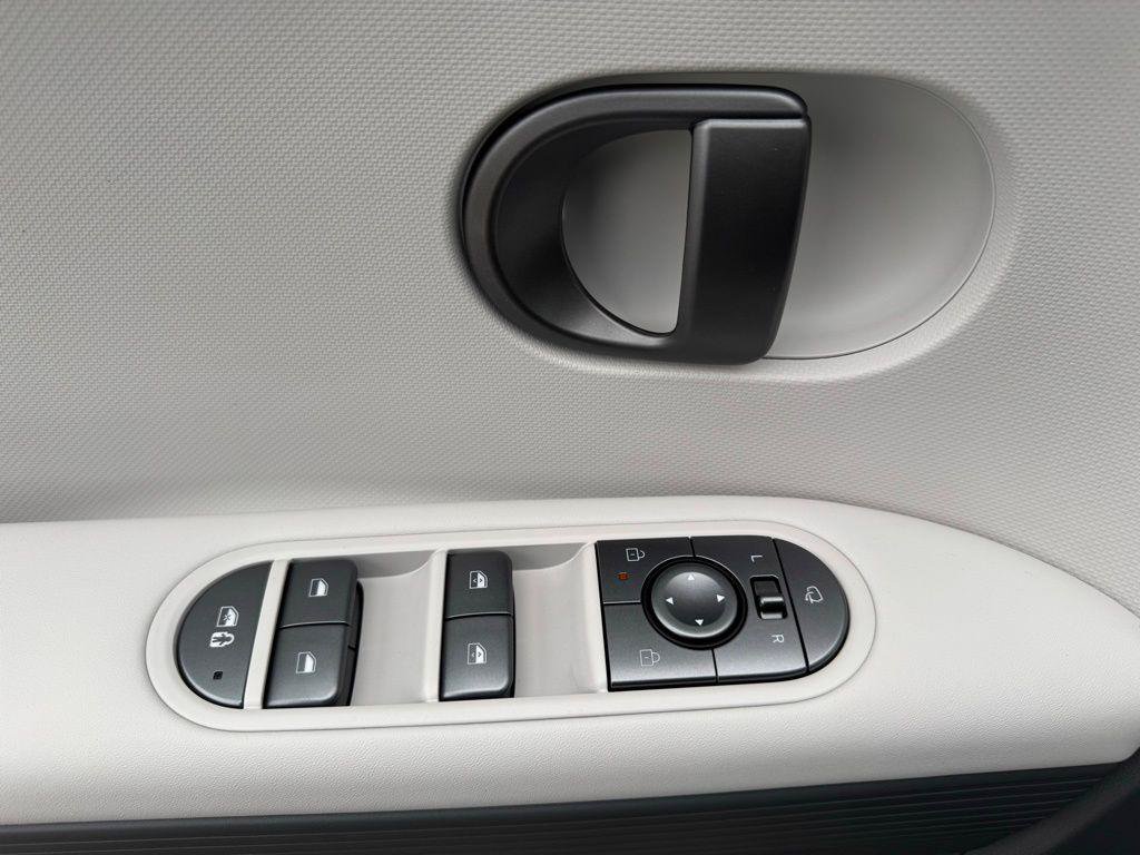 New 2025 Hyundai Ioniq 5 SEL AWD/4WD image 16
