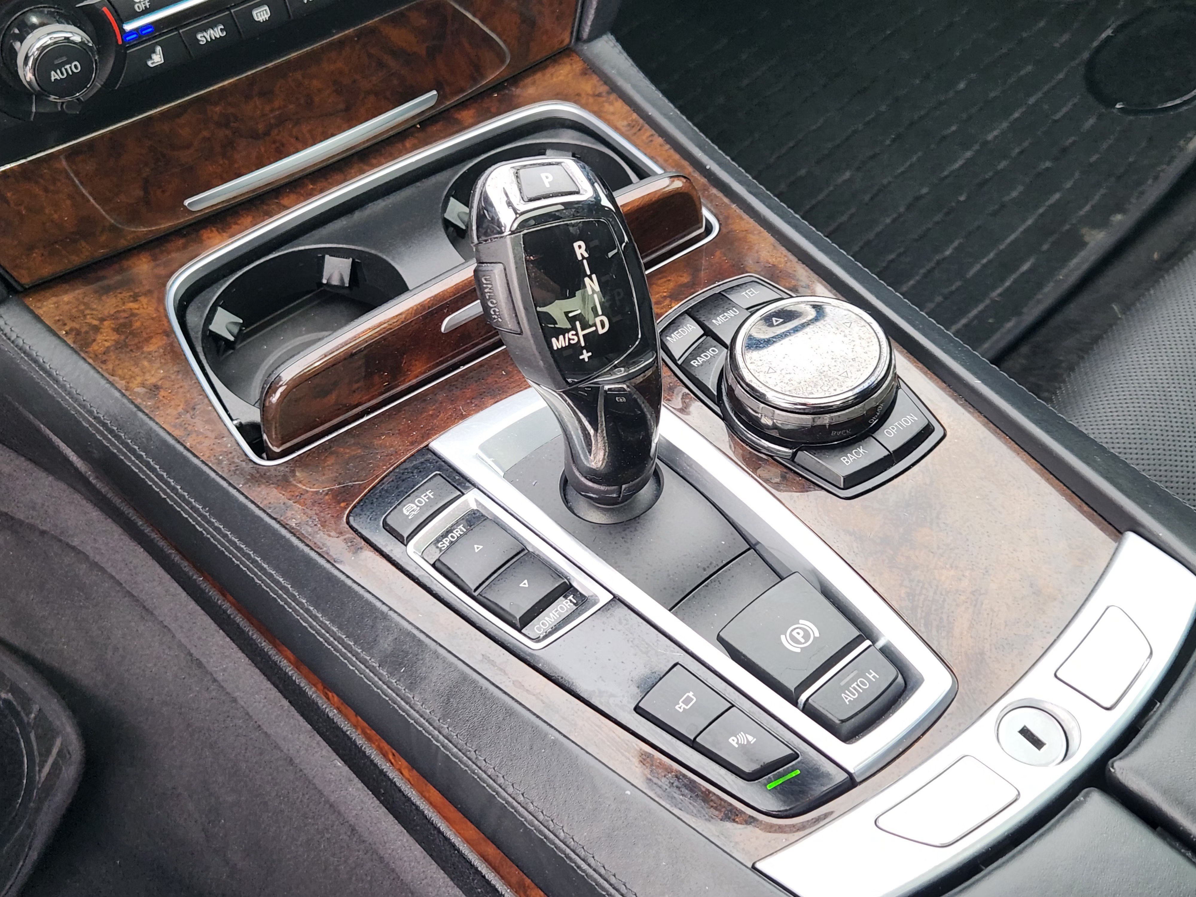 Used 2015 BMW 750Li RWD image 19
