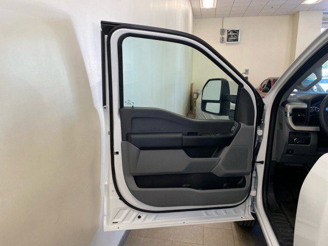 New 2026 Ford F250 XL w/ XL Chrome Package image 9