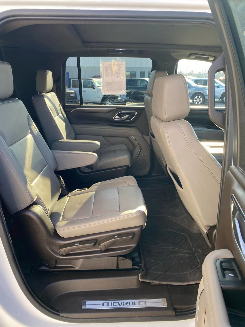 Used 2022 Chevrolet Suburban LT w/ LT Signature Plus Package image 31