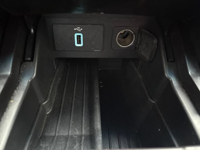 Used 2018 Ford Explorer XLT w/ Equipment Group 202A AWD/4WD image 17