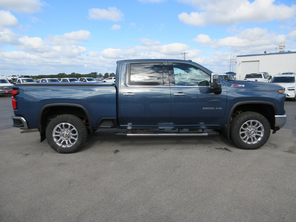 Certified 2025 Chevrolet Silverado 3500 LTZ w/ LTZ Premium Package AWD/4WD image 5