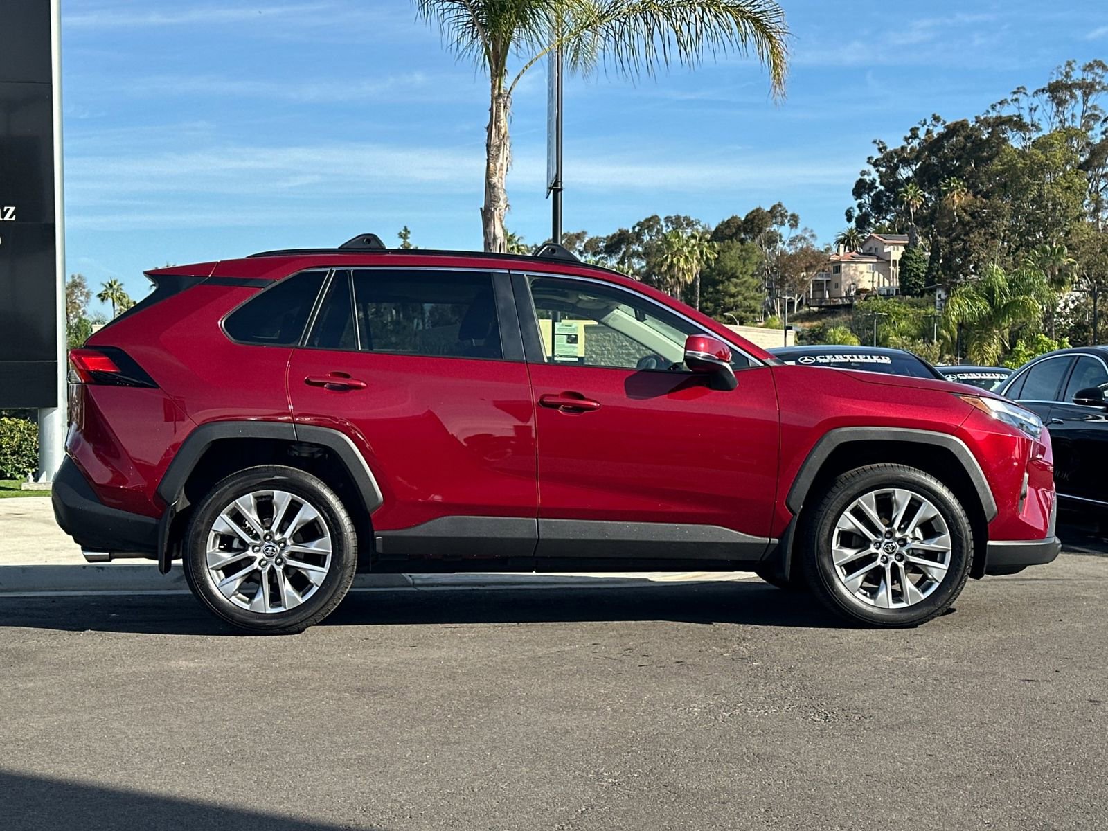 Used 2025 Toyota RAV4 XLE Premium FWD image 2