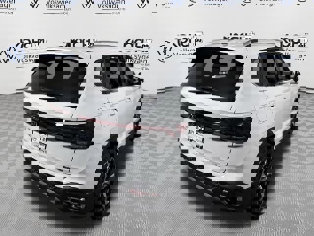New 2026 Volkswagen Taos SEL image 8