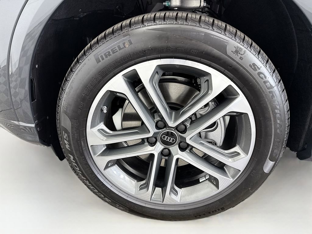 Used 2025 Audi Q5 Premium Plus w/ Premium Plus image 30