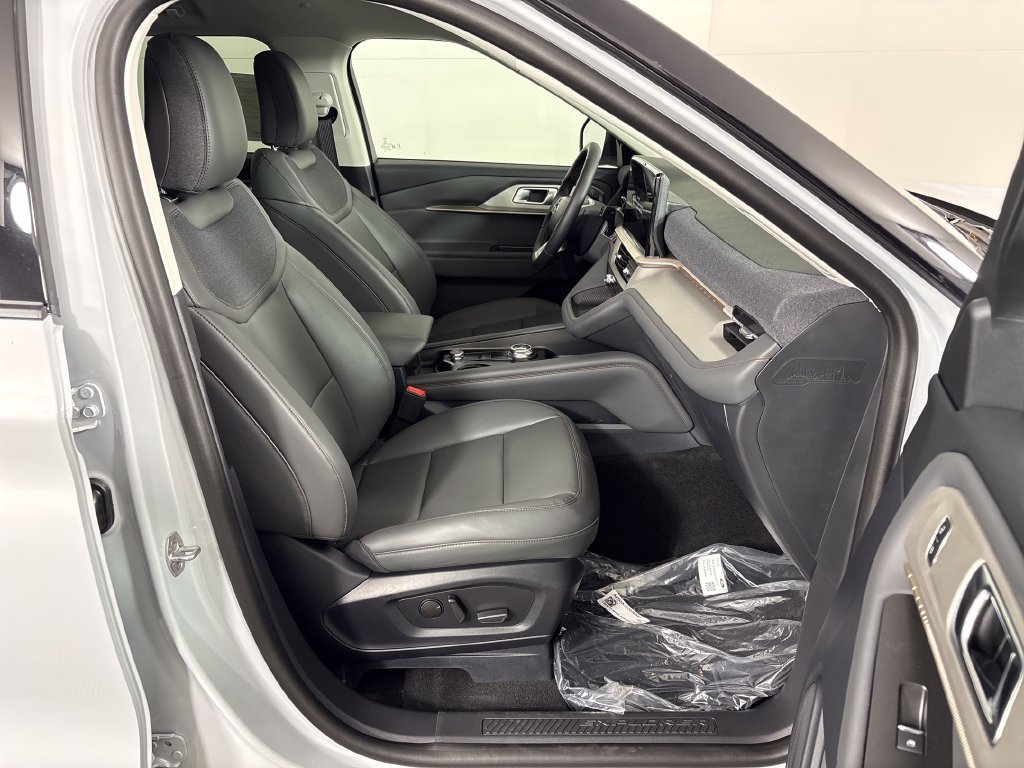 New 2026 Ford Explorer Active w/ Active Comfort Package RWD image 5
