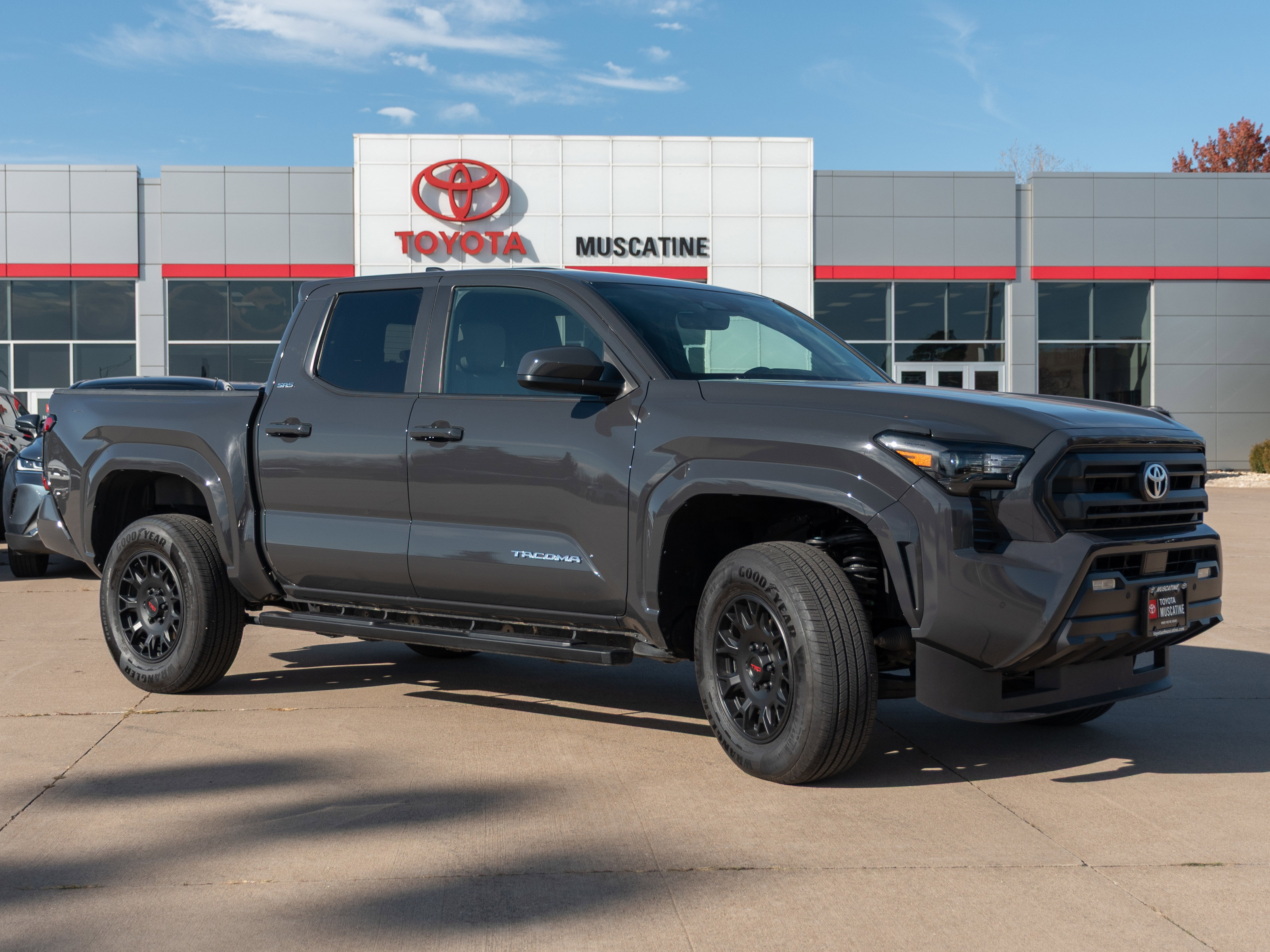 Certified 2025 Toyota Tacoma SR5 image 1