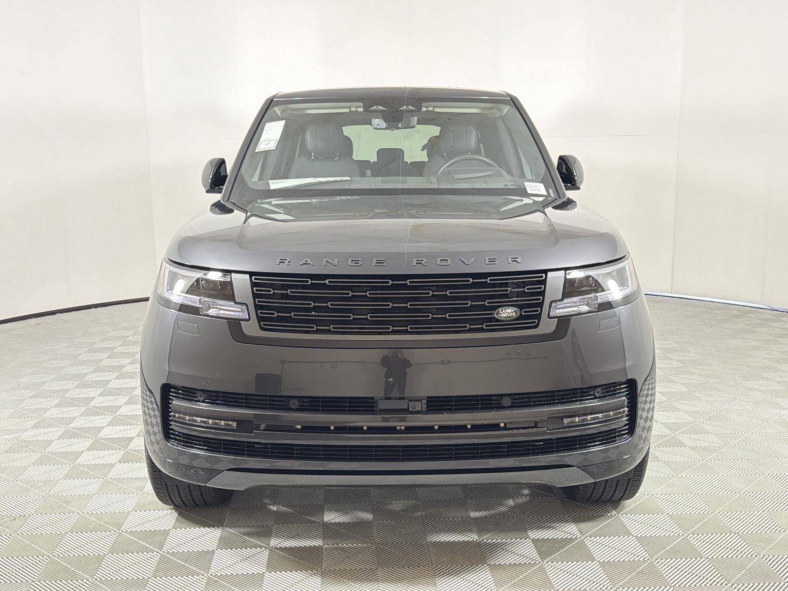 New 2025 Land Rover Range Rover Long Wheelbase SE image 8