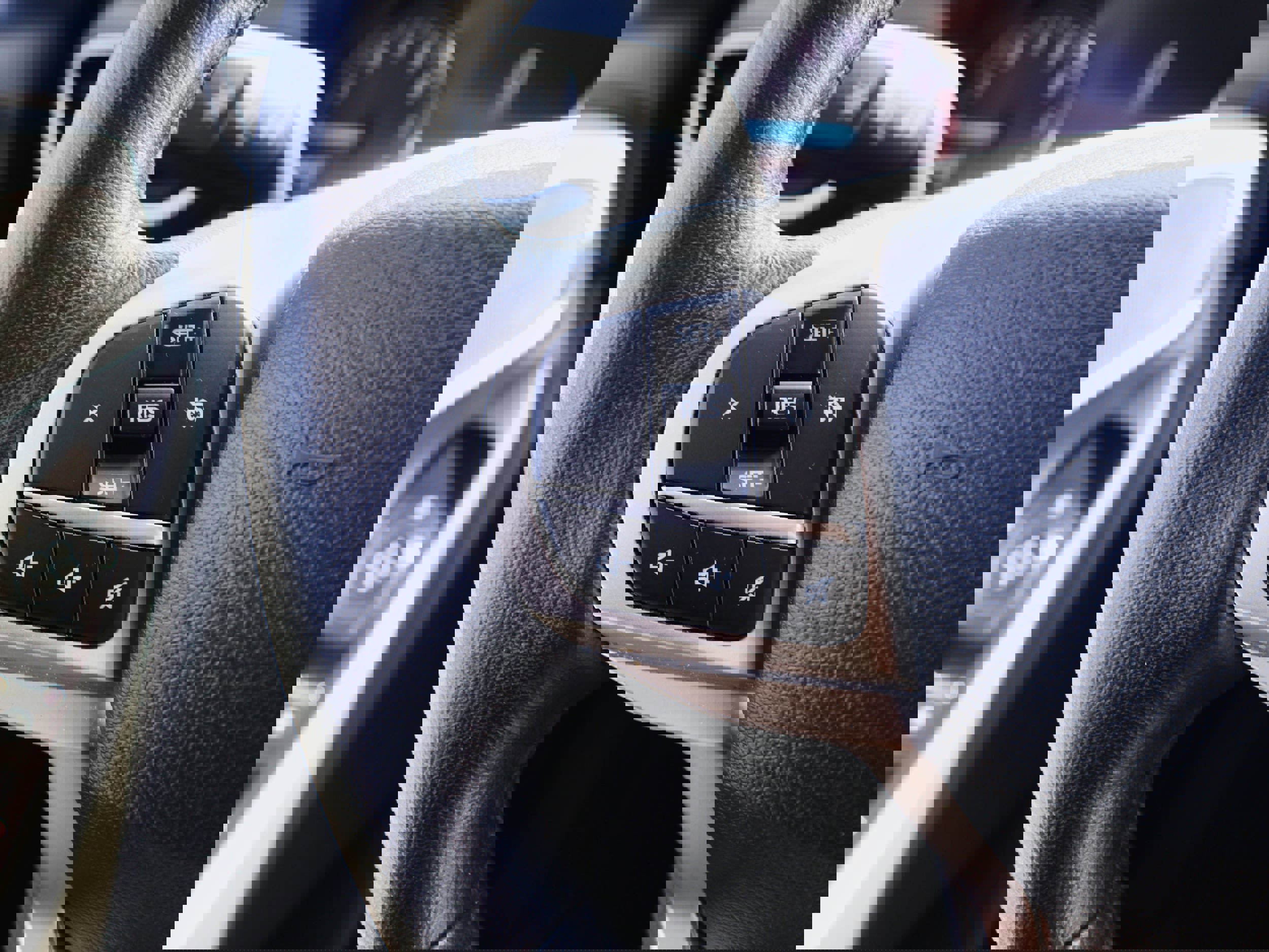 Used 2022 Ford Explorer XLT w/ Equipment Group 202A image 23