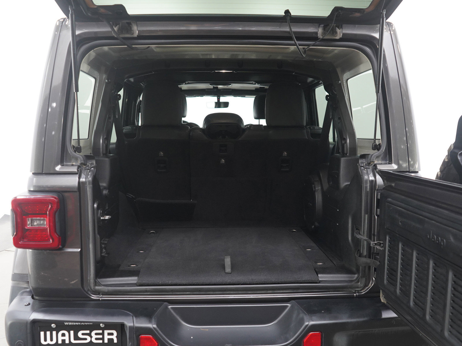 Used 2018 Jeep Wrangler Unlimited Rubicon w/ Dual Top Group image 16