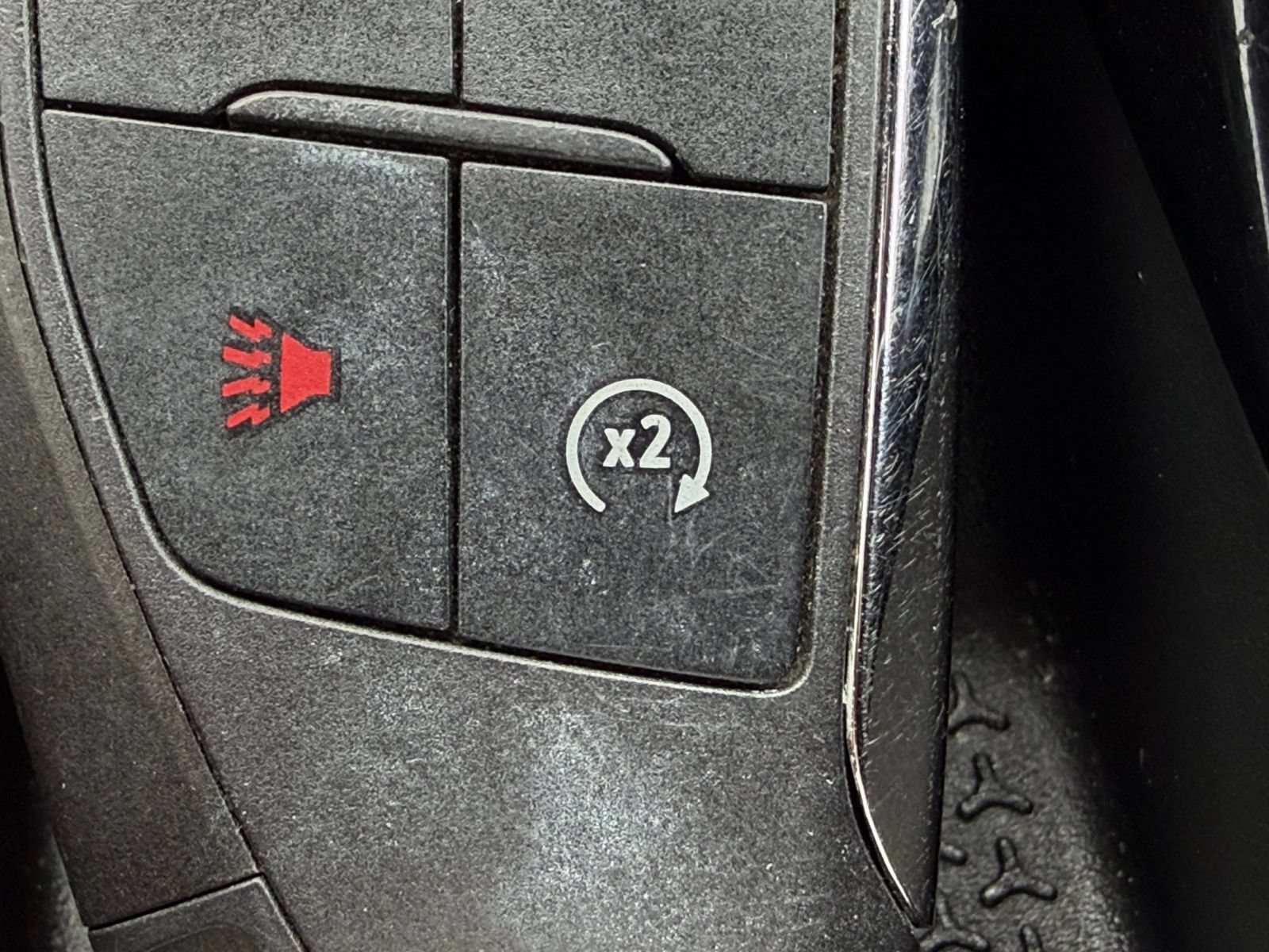 Used 2025 Chevrolet Equinox LT FWD image 25