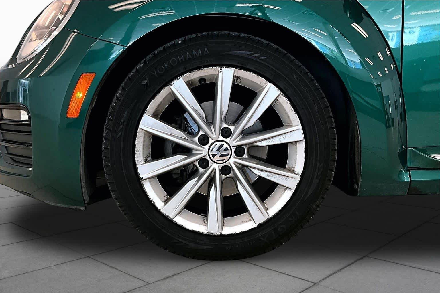 Used 2018 Volkswagen Beetle 2.0T S w/ Style & Comfort Package For S FWD image 9