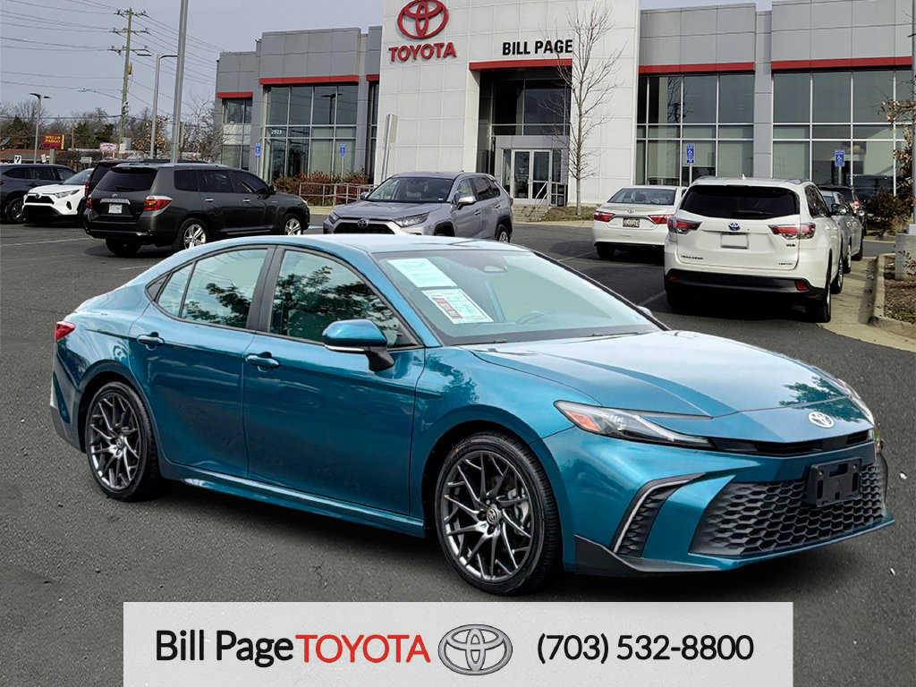 Used 2025 Toyota Camry SE w/ Convenience Package FWD image 1