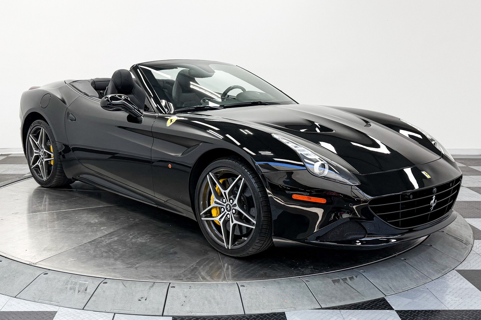 Used 2016 Ferrari California T RWD image 29