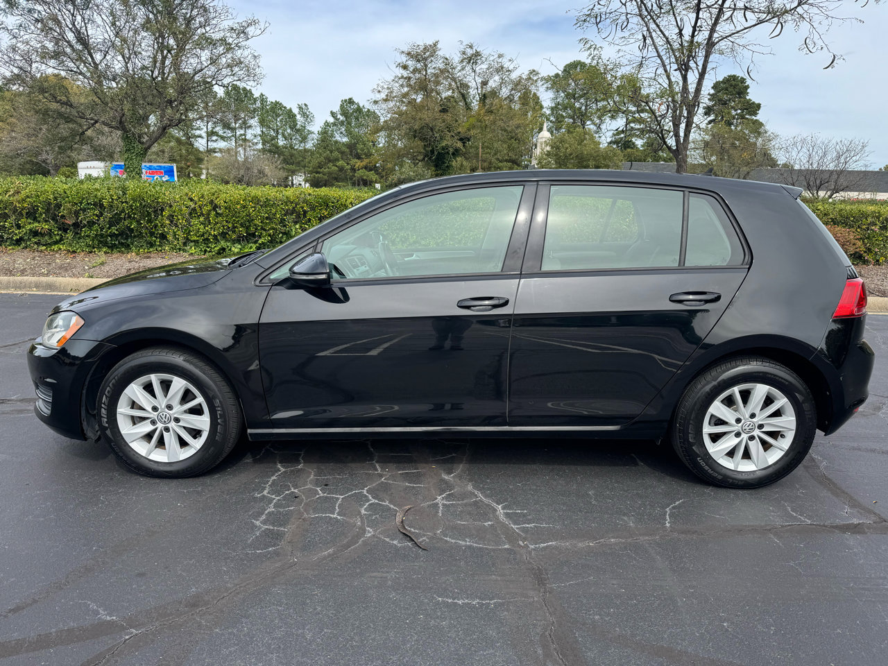 Used 2016 Volkswagen Golf S image 2