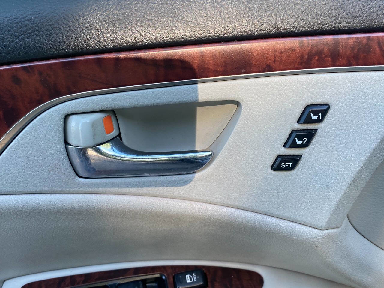 Used 2012 Toyota Avalon Limited FWD image 16